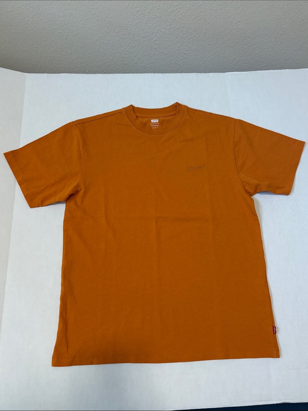 Levi’s Vintage Fit Men’s S Burnt Orange Tonal Logo T-Shirt NWOT